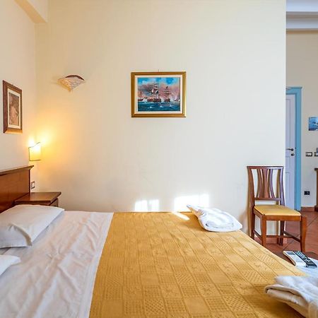 סירקוזה Hotel Mediterraneo מראה חיצוני תמונה