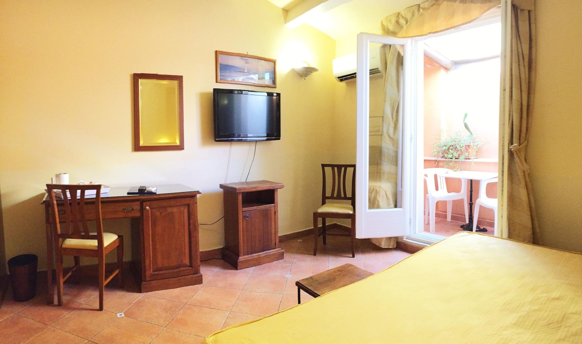 סירקוזה Hotel Mediterraneo מראה חיצוני תמונה