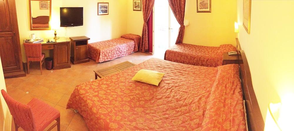 סירקוזה Hotel Mediterraneo מראה חיצוני תמונה