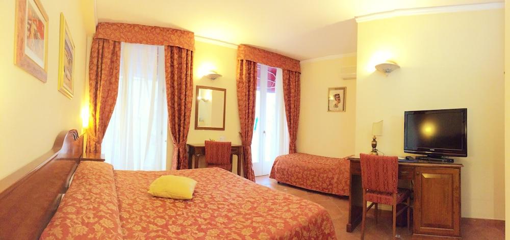 סירקוזה Hotel Mediterraneo מראה חיצוני תמונה